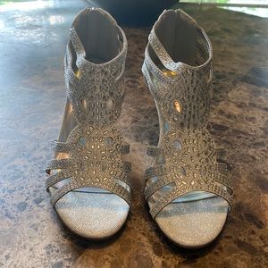 Size 9 Mila Lady shoes